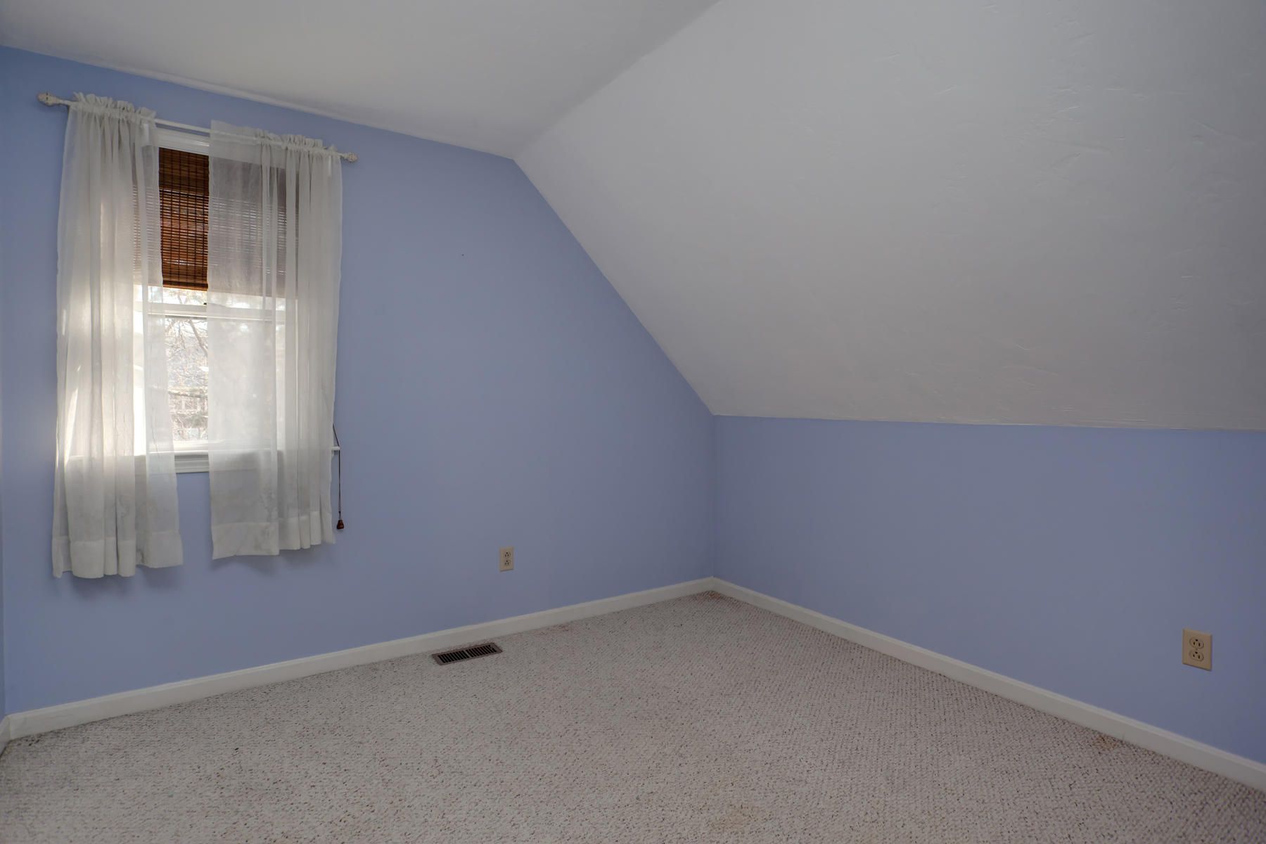 178 Farmersville Road Sandwich, MA 02563 - Photo 17 of 25 an empty room with a window