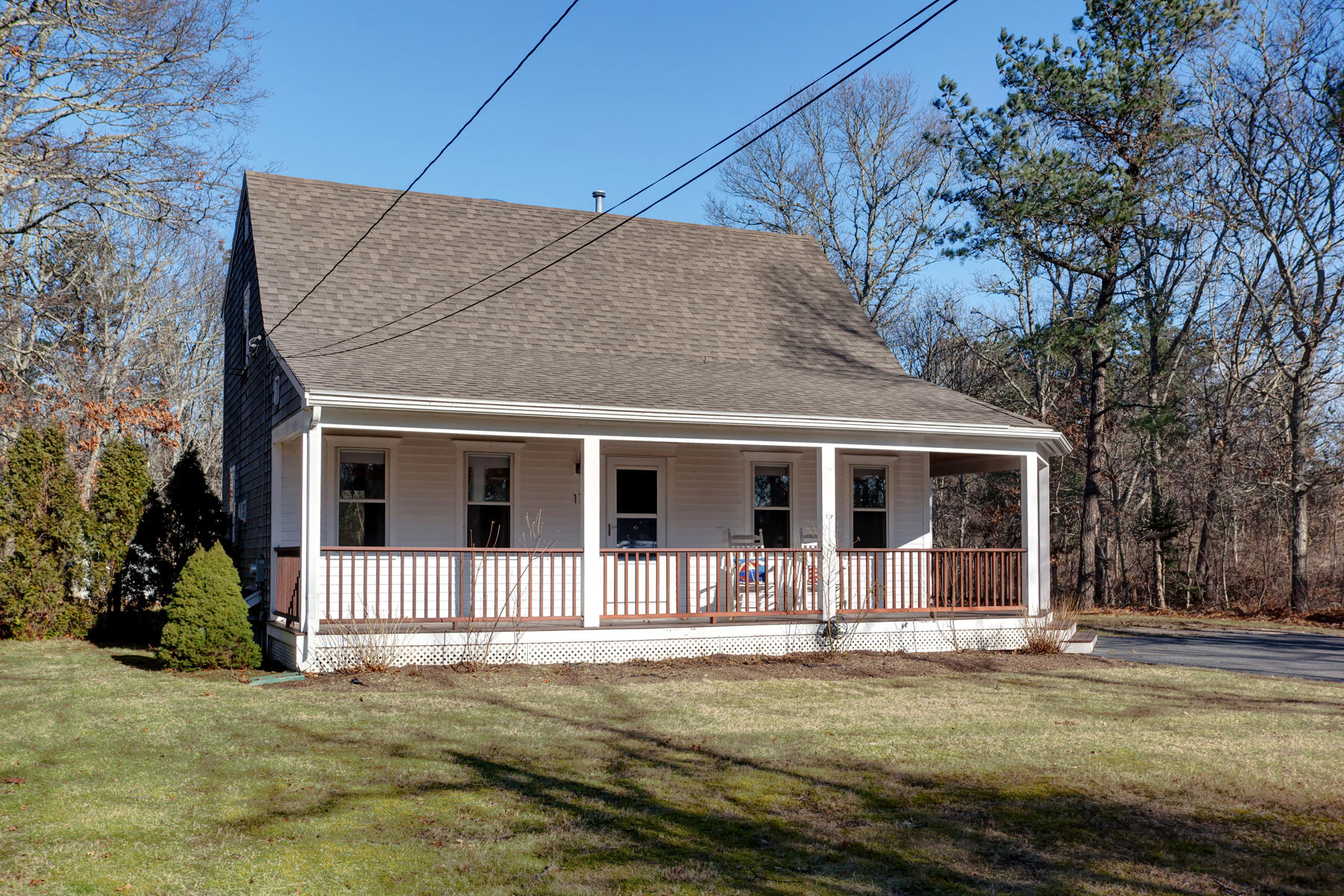178 Farmersville Road Sandwich, MA 02563 - Photo 2 of 25 a front view of a house with a garden