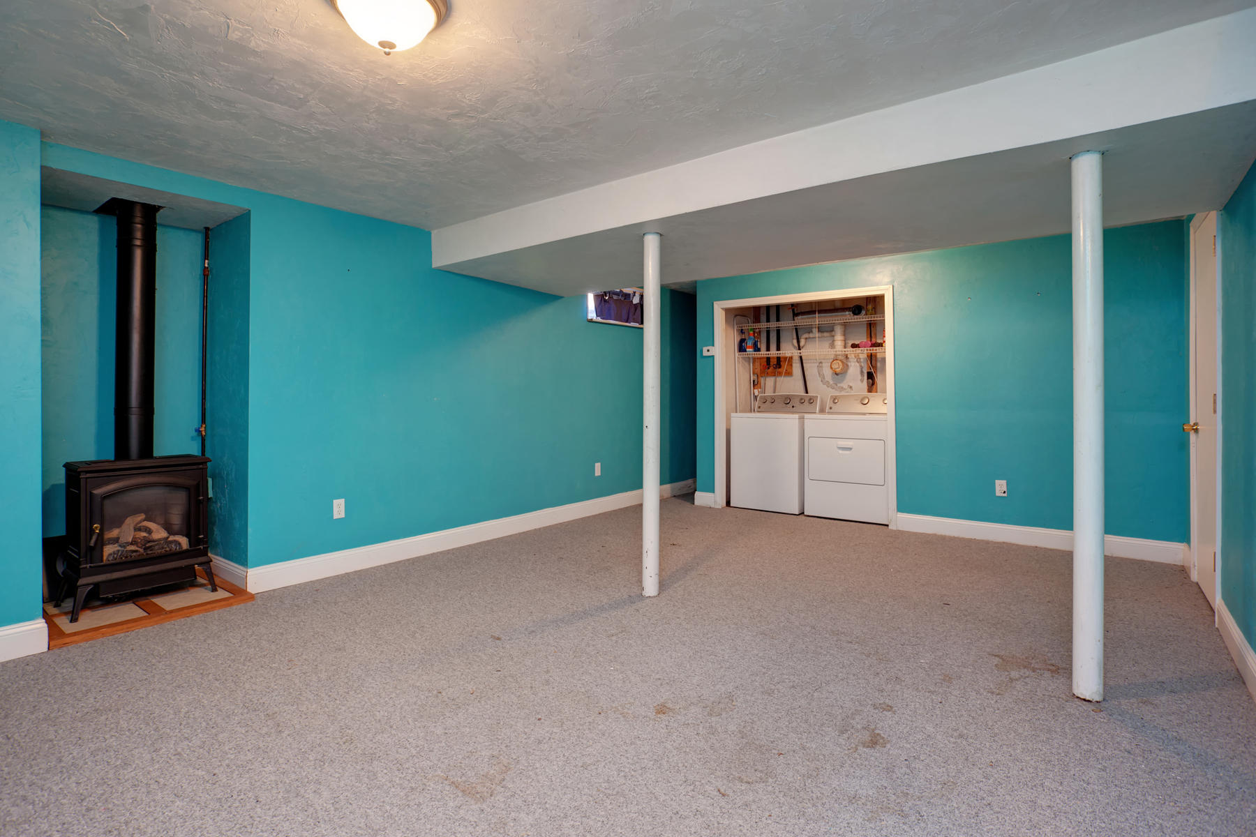 178 Farmersville Road Sandwich, MA 02563 - Photo 21 of 25 an empty room with closet and mirror