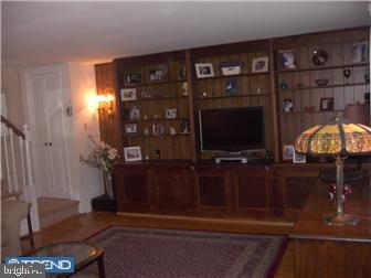 213 Farnham Road Havertown, PA 19083 - Photo 3 of 12