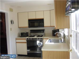 213 Farnham Road Havertown, PA 19083 - Photo 6 of 12