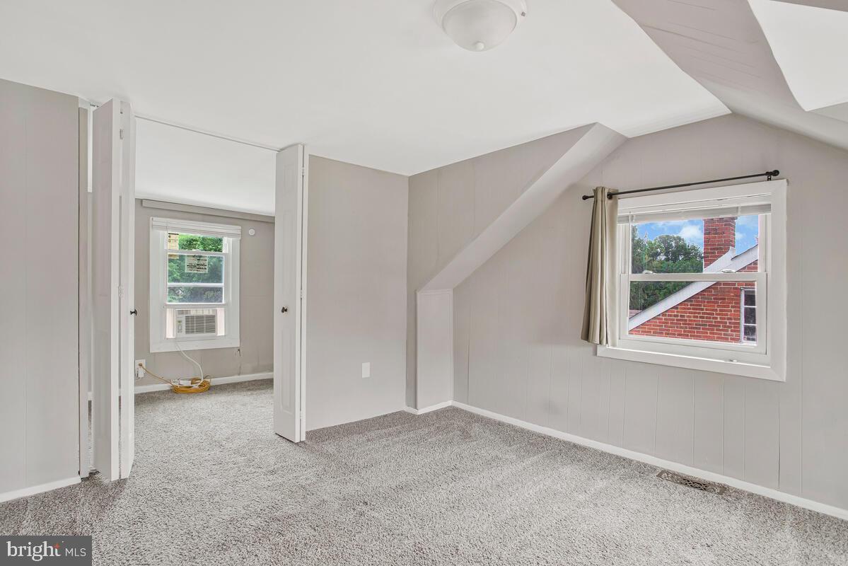 102 Kent Road Glen Burnie, MD 21060 - Photo 19 of 42 2nd Level Bedroom 1