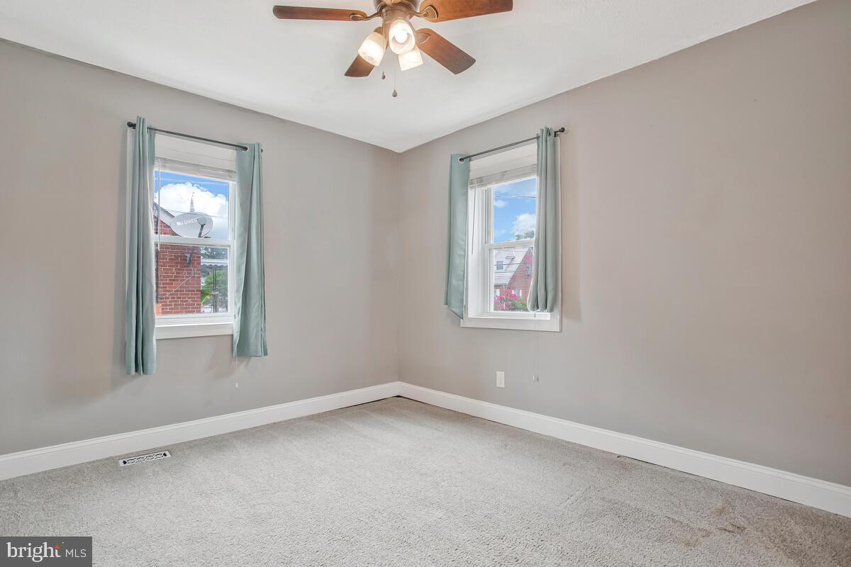 102 Kent Road Glen Burnie, MD 21060 - Photo 8 of 42 Living Room