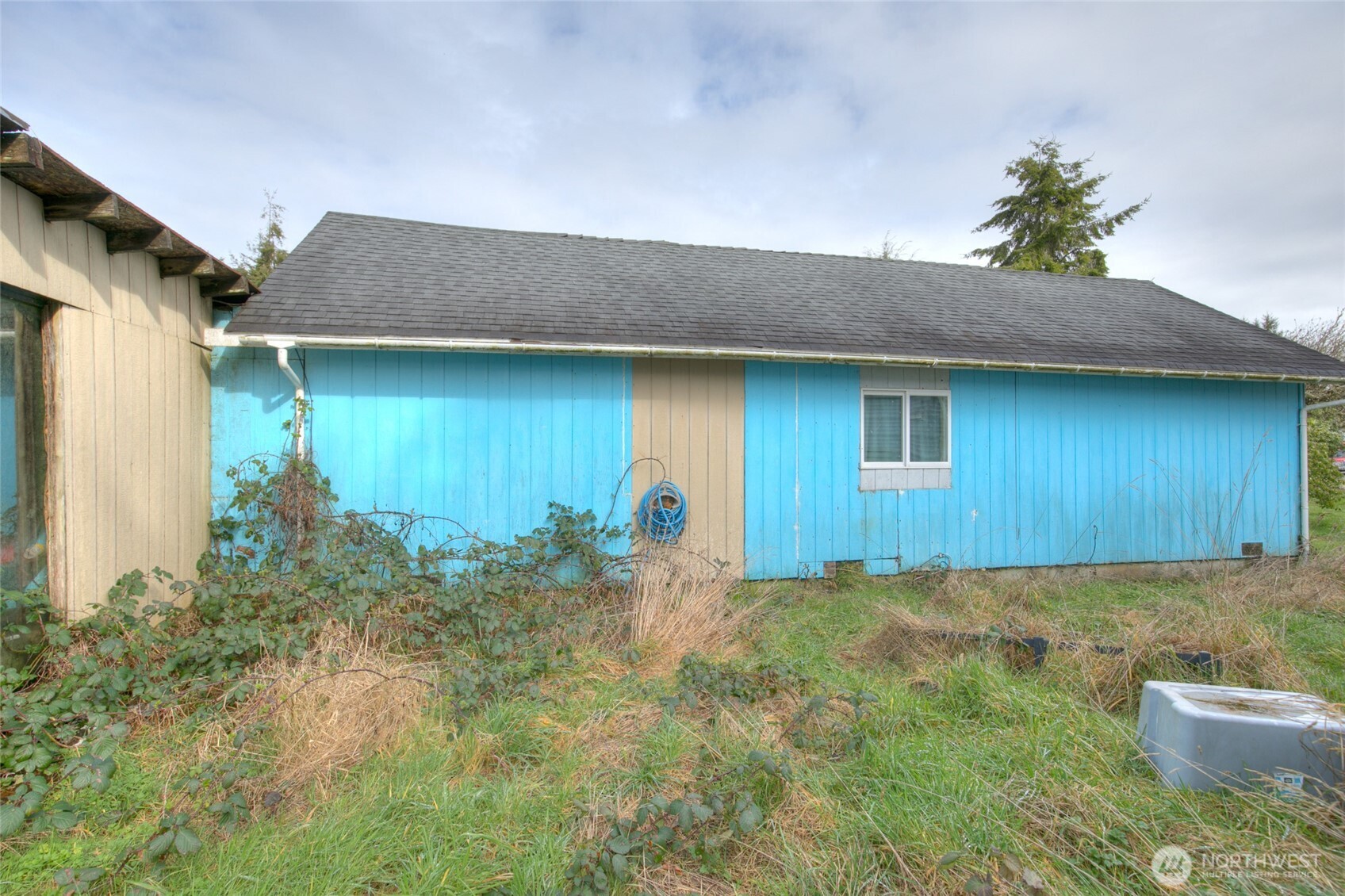 102 Elma Street Copalis Beach, WA 98535 - Photo 2 of 23 a backyard of a house