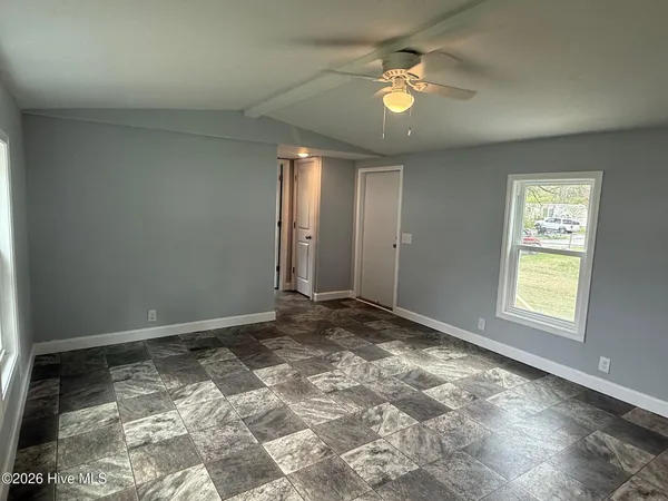 $1,050 | 458 White Oak Lane, Midway Park, NC 28544