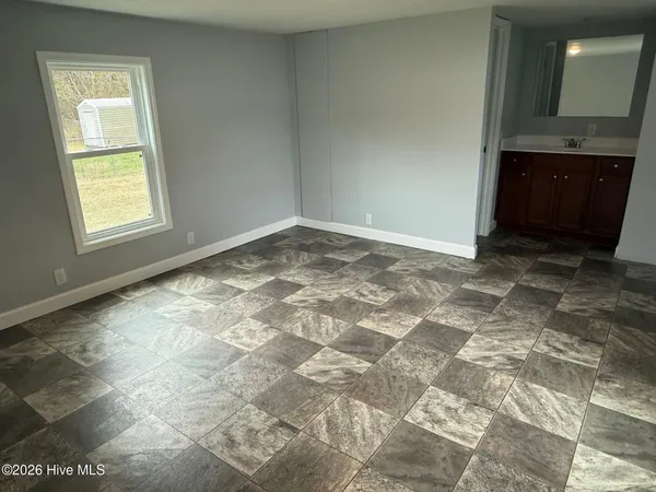 $1,050 | 458 White Oak Lane, Midway Park, NC 28544
