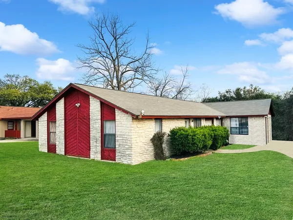 $1,590 | 7402 Geneva Drive, Unit B, Austin, TX 78723