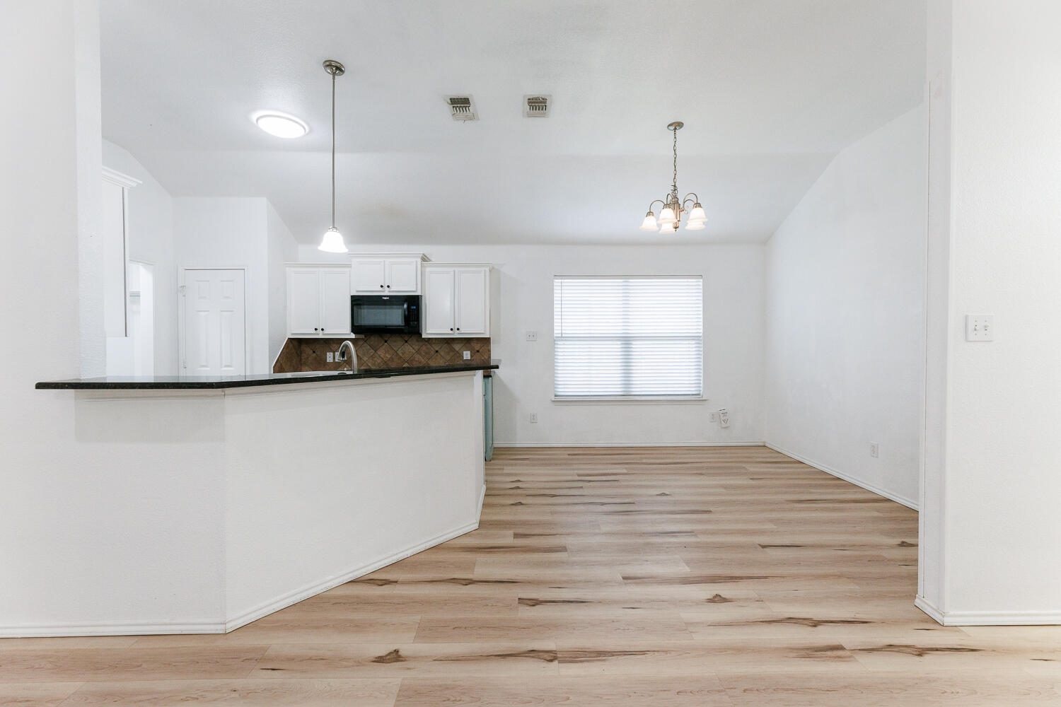 6906 37th Street Lubbock, TX 79407 - Photo 9 of 50 Dining Area