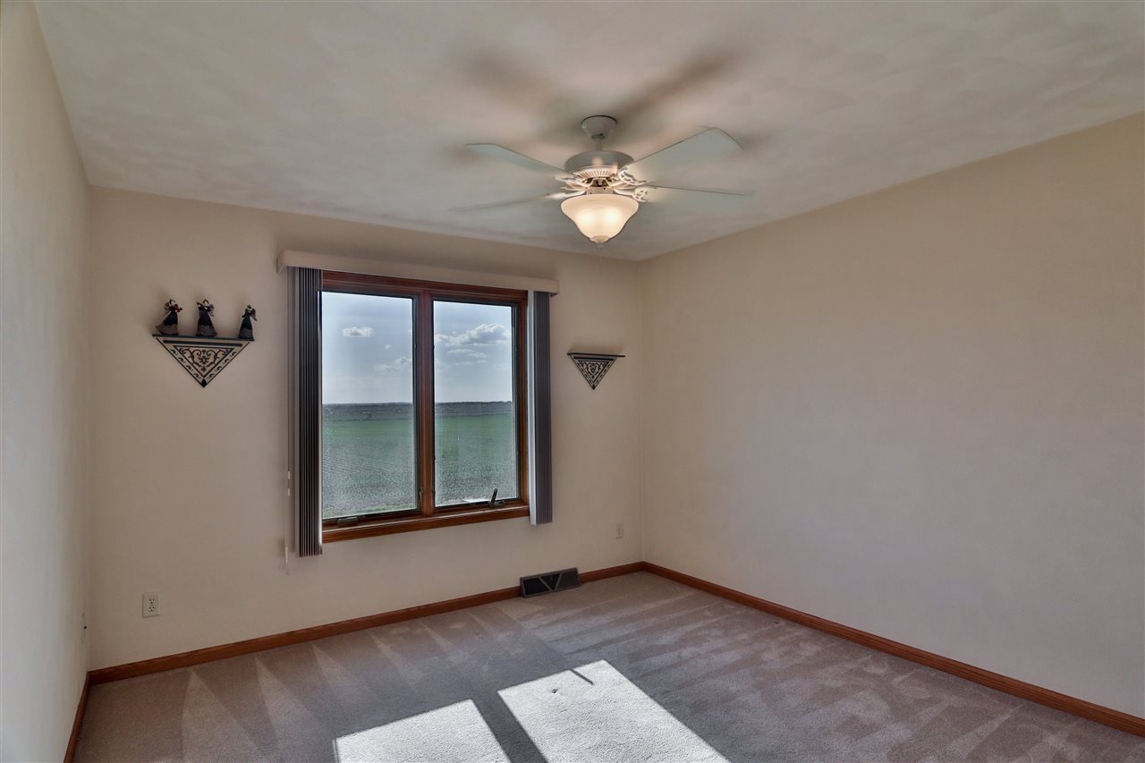 5660 North Ruth Avenue Monroe Center, IL 61052 - Photo 13 of 25 Gallery Image 13