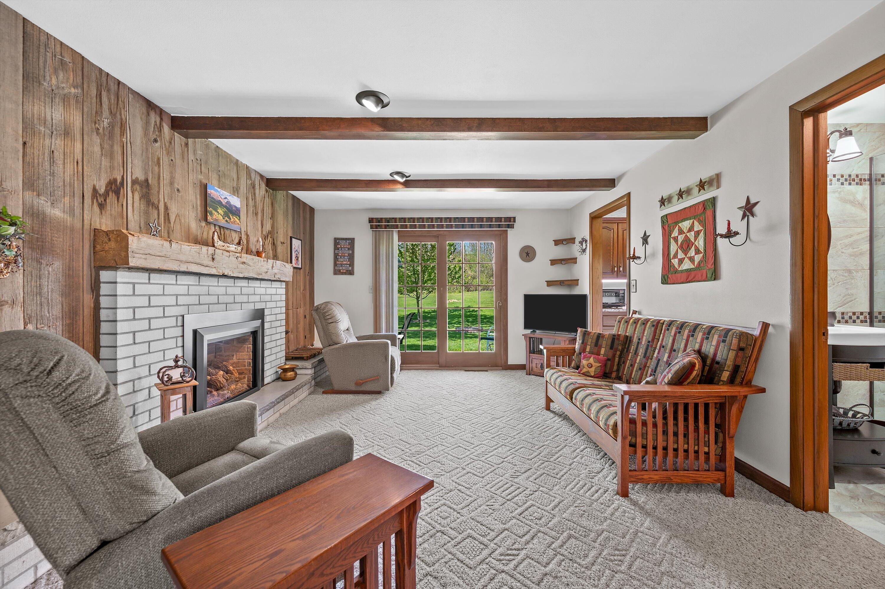 405 Plat Road Richfield, WI 53017 - Photo 15 of 42 Den/Family Room (1)