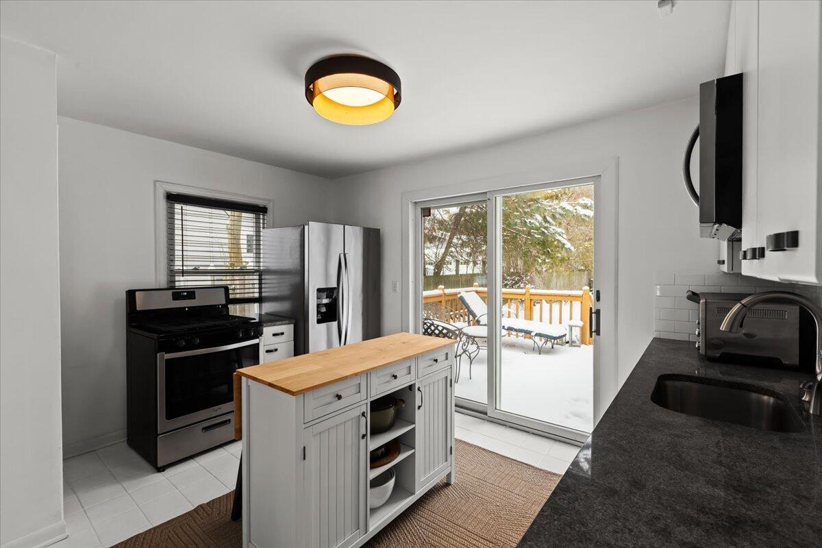 1881 Hazel Street Birmingham, MI 48009 - Photo 9 of 42 08-1881 Hazel St