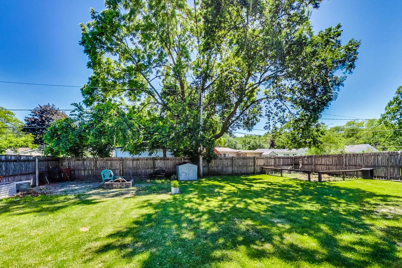 661 East Baldwin Road Palatine, IL 60074 - Photo 25 of 26 a view of a backyard with a garden