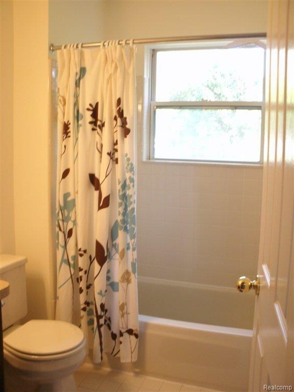 3707 Cedar Point Howell, MI 48843 - Photo 18 of 22 Full Bath.JPG