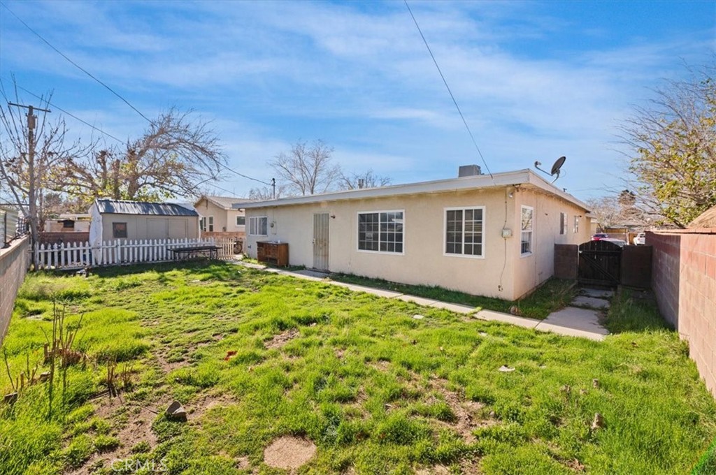 44340 Foxton Avenue Lancaster, CA 93535 - Photo 21 of 25 a view of a house with backyard
