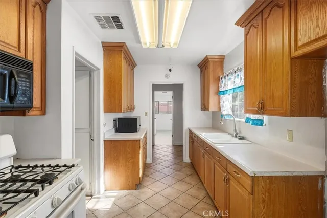 a view of washer and dryer in a room