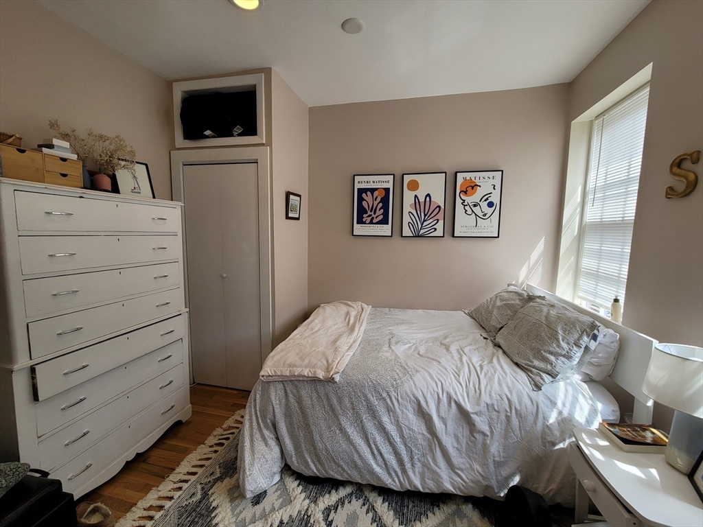 11 Phillips Street, Unit 8 Boston, MA 02114 - Photo 5 of 14 a bedroom with a bed and a tv