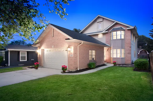 $629,000 | 215 North Hager Avenue, Barrington, IL 60010