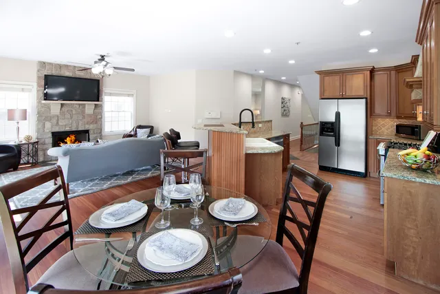 $600,000 | 215 North Hager Avenue, Barrington, IL 60010