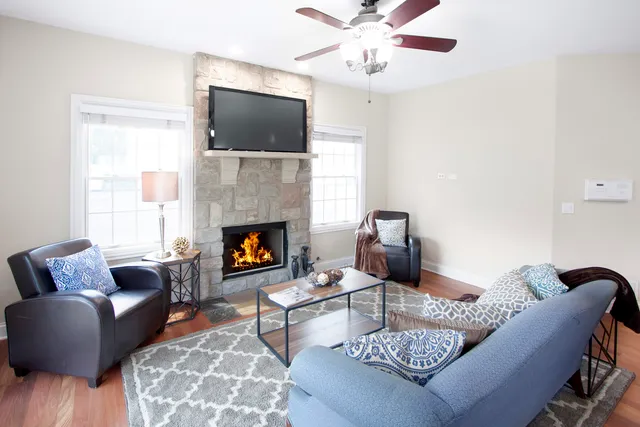 $600,000 | 215 North Hager Avenue, Barrington, IL 60010