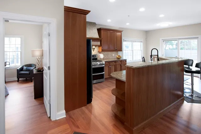 $600,000 | 215 North Hager Avenue, Barrington, IL 60010