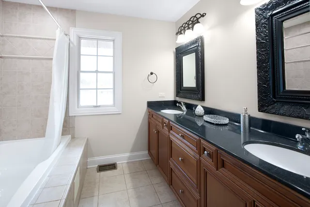 $600,000 | 215 North Hager Avenue, Barrington, IL 60010