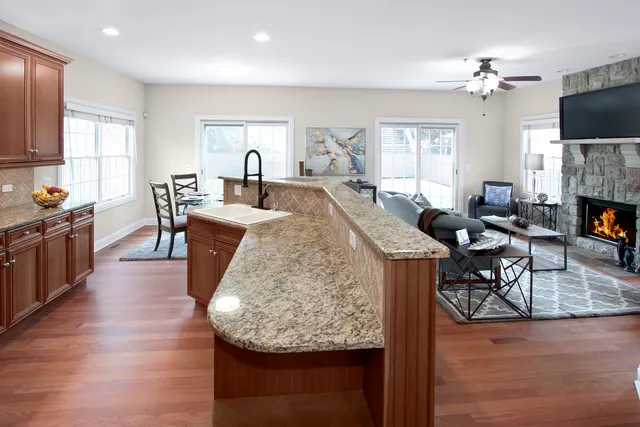 $600,000 | 215 North Hager Avenue, Barrington, IL 60010