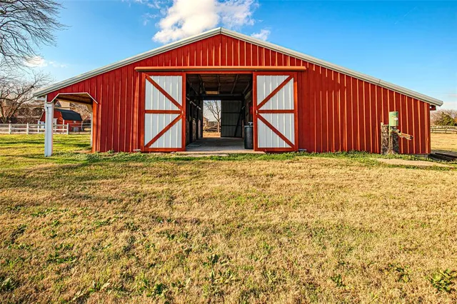 a view of a backyard of the house
