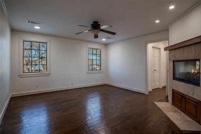 a view of livingroom with hardwood floor and ceiling fan