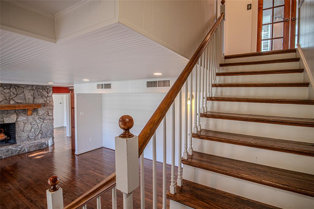 9310 Merritt Road Rowlett, TX 75089 - Photo 10 of 40 a view of entryway and hall with wooden floor