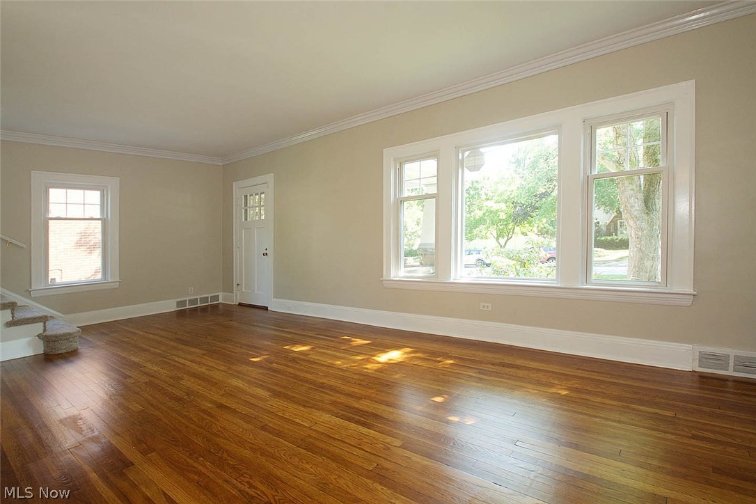 1352 Argonne Road Cleveland, OH 44121 - Photo 3 of 21 Gallery Image 3