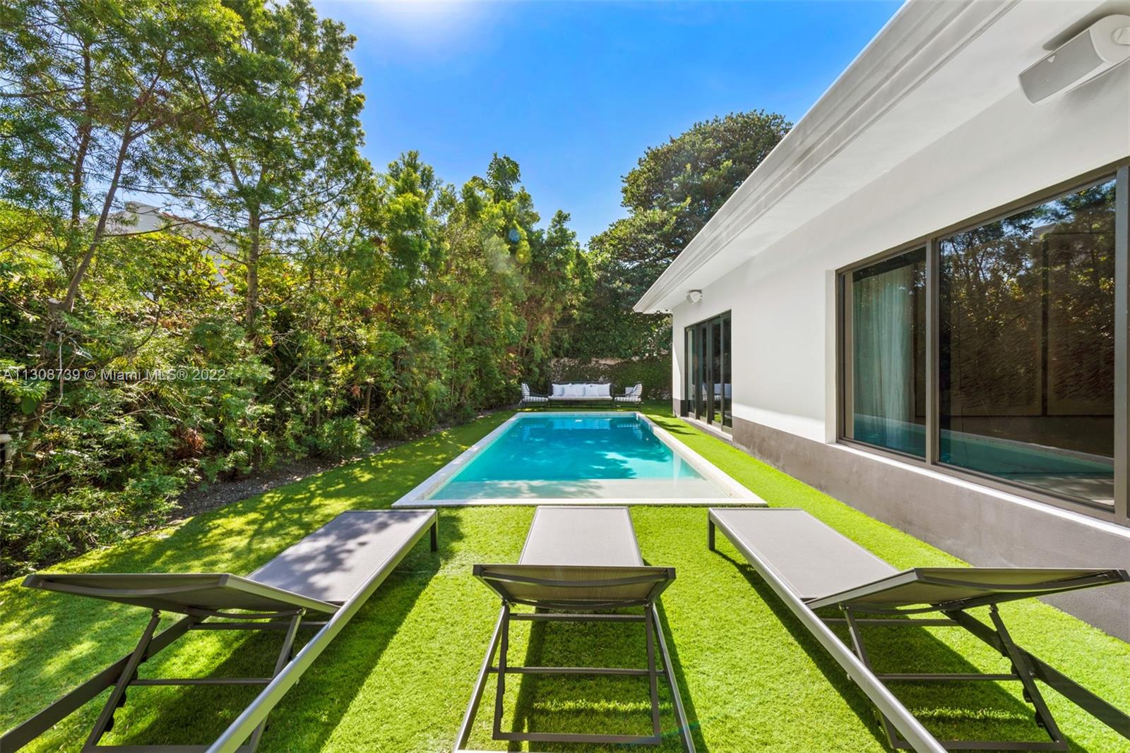 2021 North Bay Road Miami Beach, FL 33140 - Photo 3 of 38