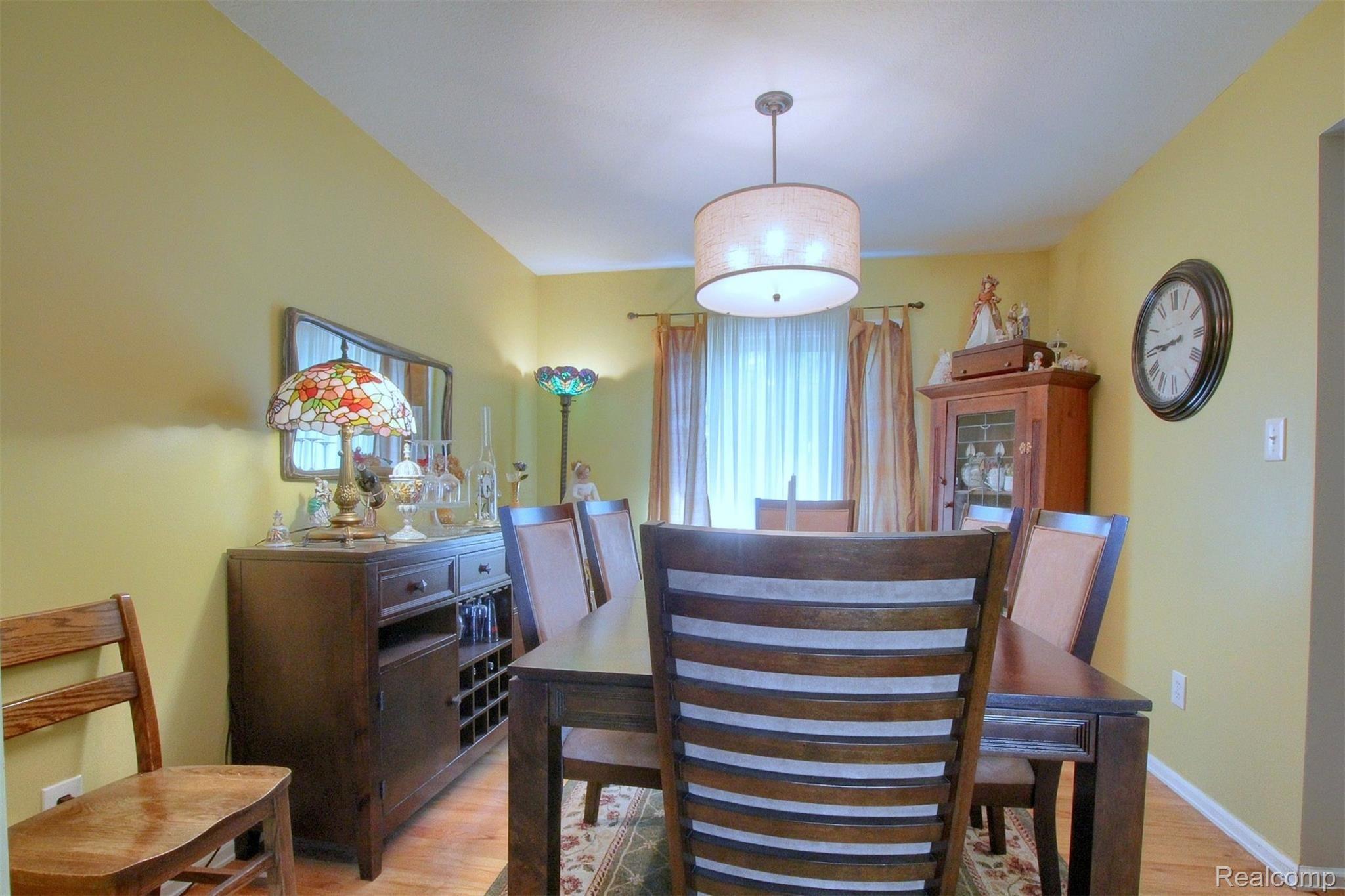 2633 King Road Trenton, MI 48183 - Photo 8 of 34 8-Dining-Room.jpg