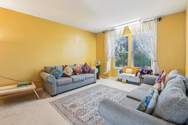 $399,900 | 664 Grosvenor Lane, Aurora, IL 60504