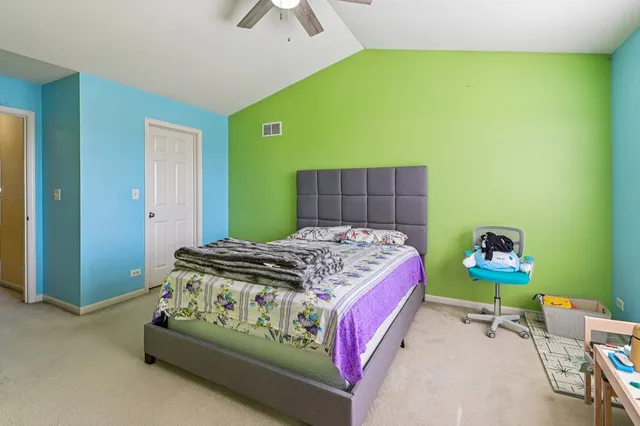 $399,900 | 664 Grosvenor Lane, Aurora, IL 60504