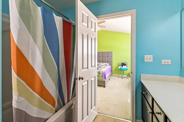 $399,900 | 664 Grosvenor Lane, Aurora, IL 60504