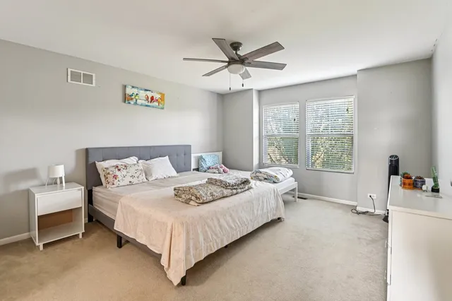 $399,900 | 664 Grosvenor Lane, Aurora, IL 60504