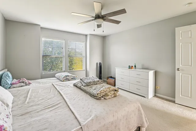 $399,900 | 664 Grosvenor Lane, Aurora, IL 60504