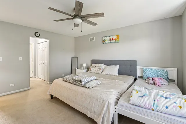 $399,900 | 664 Grosvenor Lane, Aurora, IL 60504