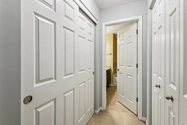 $399,900 | 664 Grosvenor Lane, Aurora, IL 60504