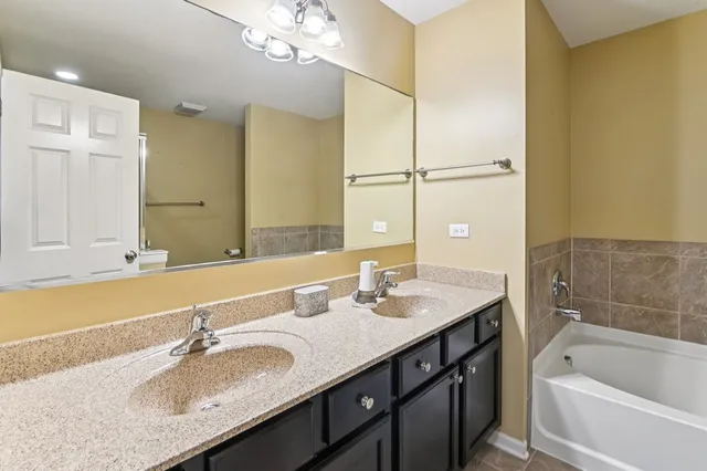 $399,900 | 664 Grosvenor Lane, Aurora, IL 60504