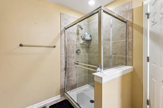 $399,900 | 664 Grosvenor Lane, Aurora, IL 60504