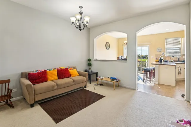 $399,900 | 664 Grosvenor Lane, Aurora, IL 60504