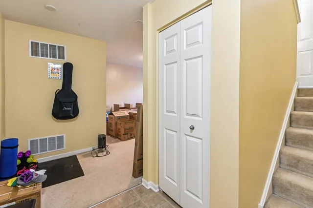 $399,900 | 664 Grosvenor Lane, Aurora, IL 60504