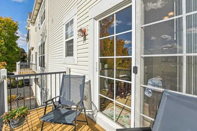 $399,900 | 664 Grosvenor Lane, Aurora, IL 60504