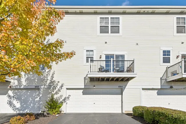 $399,900 | 664 Grosvenor Lane, Aurora, IL 60504