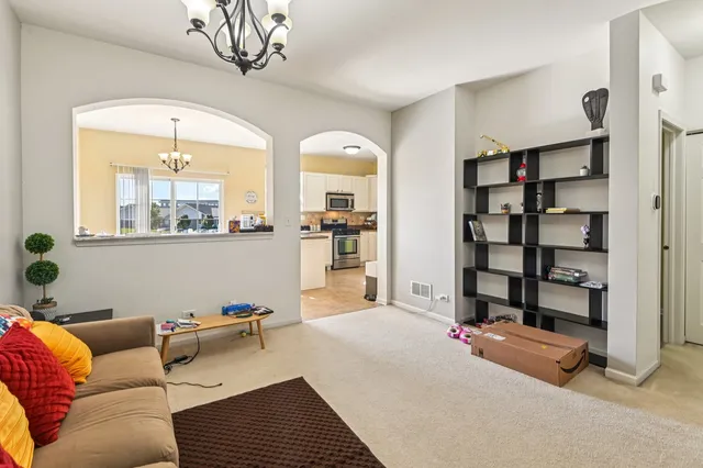 $399,900 | 664 Grosvenor Lane, Aurora, IL 60504