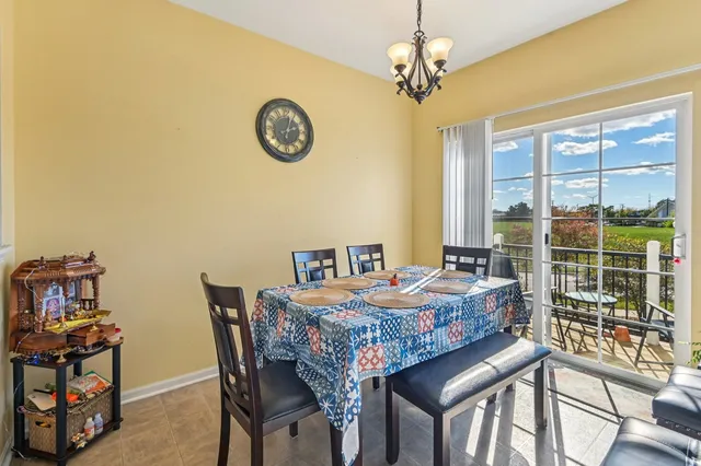 $399,900 | 664 Grosvenor Lane, Aurora, IL 60504