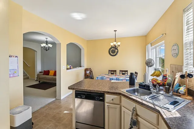 $399,900 | 664 Grosvenor Lane, Aurora, IL 60504