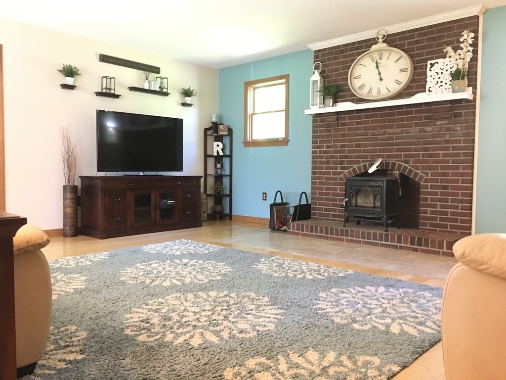 32 Gilbert Road Southampton, MA 01073 - Photo 5 of 29