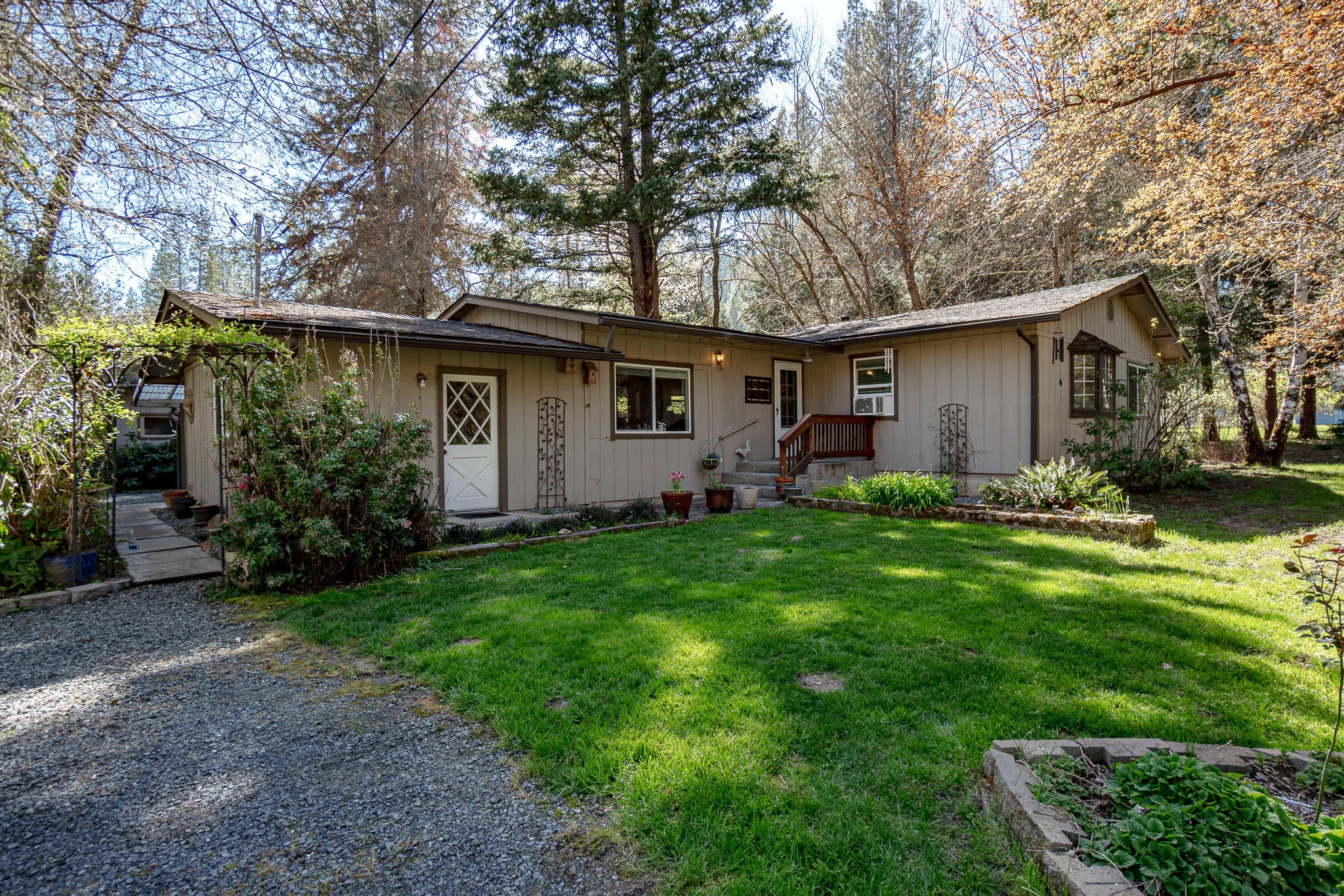 1035 Minthorne Road Rogue River, OR 97537 - Photo 1 of 41 Beautiful Ranch Style Home on 5.06 acres!